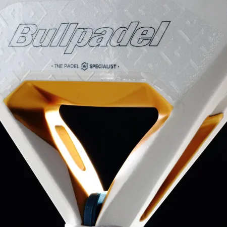 Ракетка для падела BULLPADEL Pearl 26, 493804, для профессионалов, карбон, бело-серый за 35&nbsp;929.50 ₽ купить в Саратове